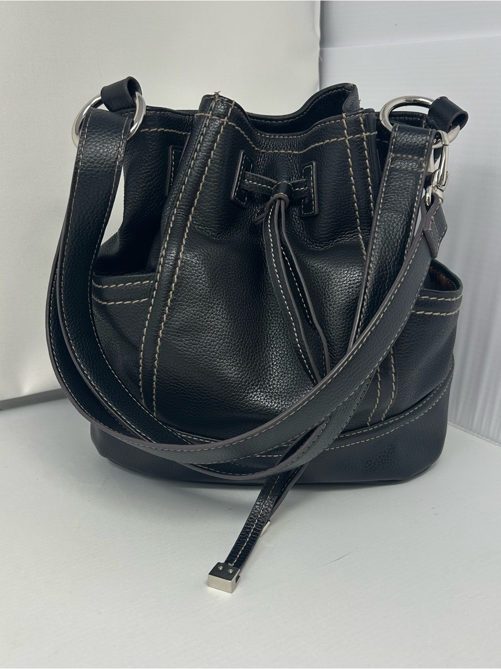 VTG Y2K Tignanello leather bucket crossbody bag with cinch opening black
